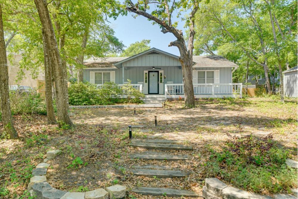 7 Blocks to the Beach Family Oak Island Retreat